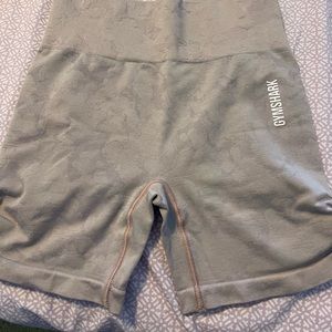 Gymshark adapt camo light pink shorts